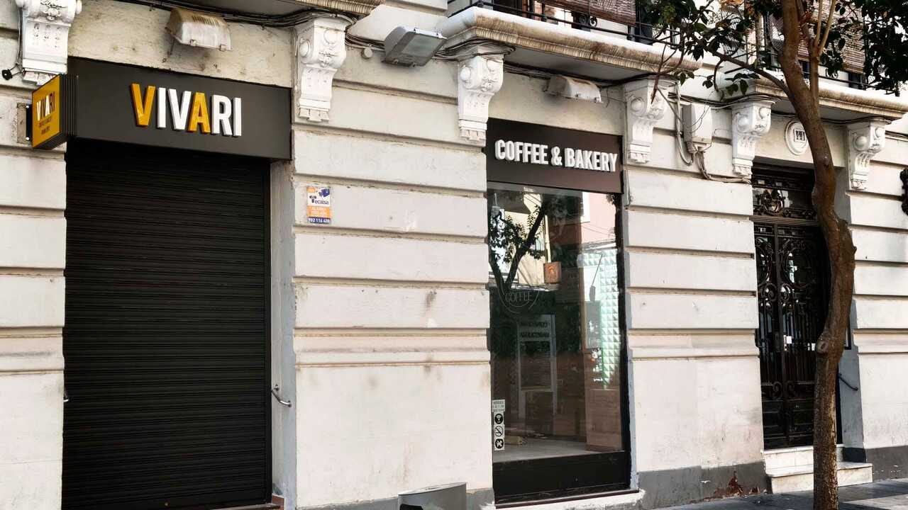 距皮拉尔圣母大教堂仅两分钟：这家咖啡馆开设第三家门店，咖啡配可颂仅2.10欧元