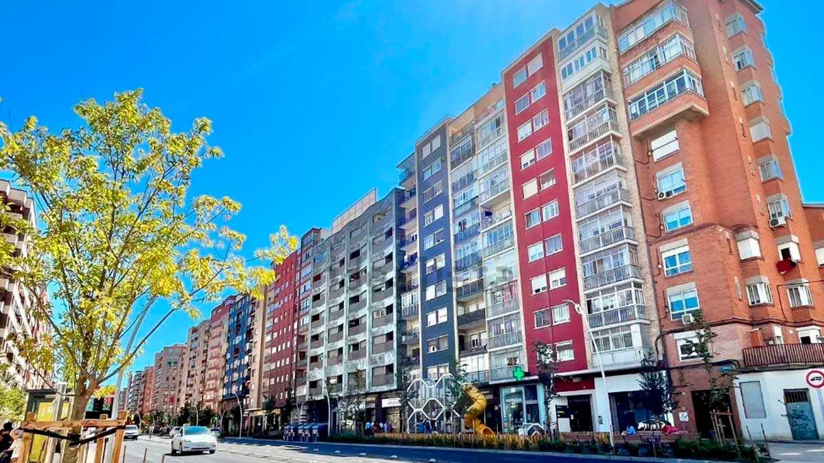 这套翻修顶层公寓从高处俯瞰萨拉戈萨：位于AVE街区，售价23万欧元