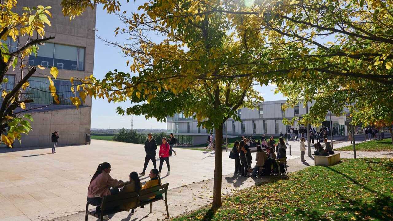 圣豪尔赫大学新学年迎来1300多名新生并启用新大楼