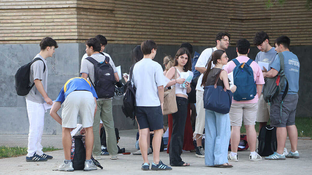 阿拉贡大学生开启新学年：“我很想回到日常生活”