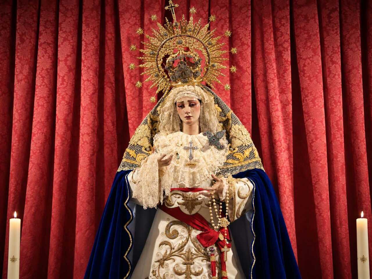 La Humildad兄弟会为萨拉戈萨圣母甜美圣名传统三日敬礼布置祭坛