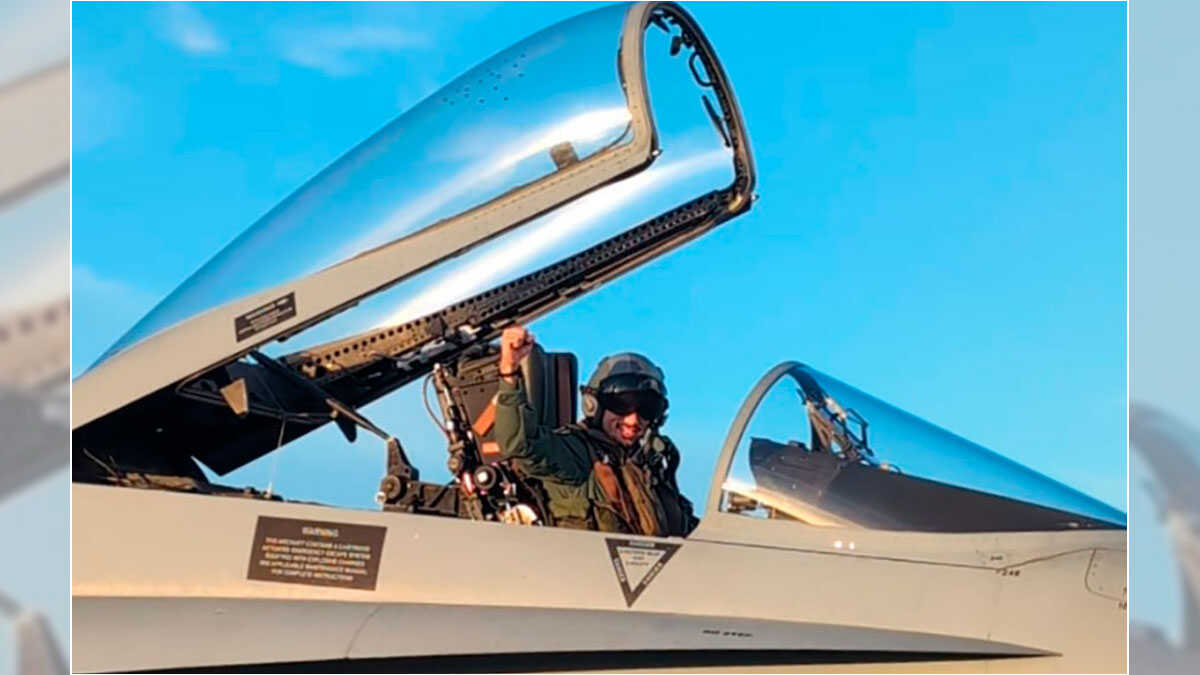 两架驻扎萨拉戈萨的F-18战机在波罗的海上空为俄罗斯飞机护航