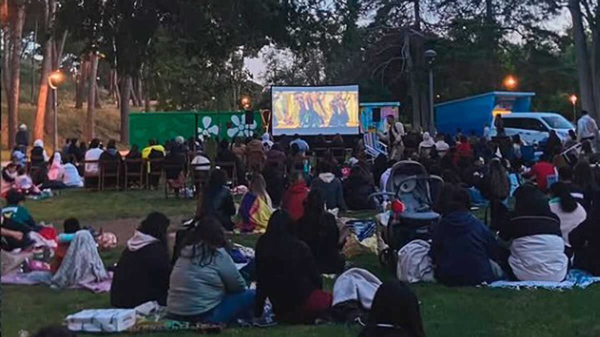 萨拉戈萨夏季露天影院暂时告别：公园将免费放映最后一场电影