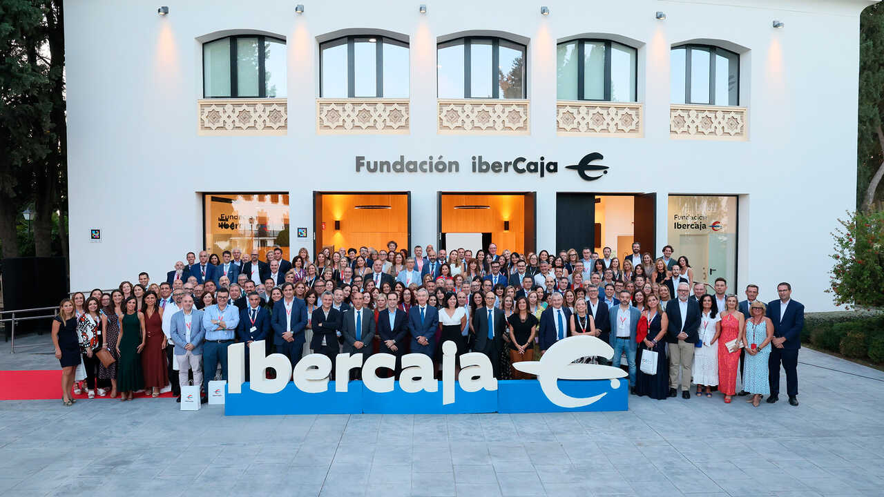 Ibercaja在萨拉戈萨表彰230名长期服务于银行的员工