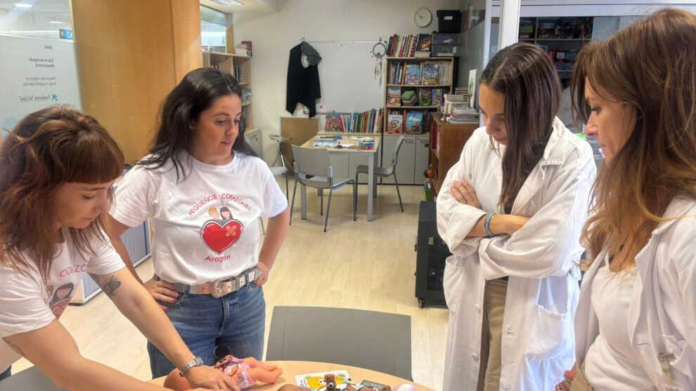 Pequeños Corazones向米格尔·塞尔韦特医院捐赠医疗玩具，帮助减轻儿童恐惧