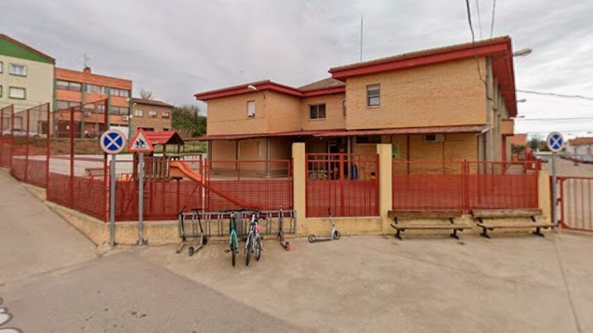 CEIP拉古纳小学回应家长诉求，恢复小学四年级第三个班