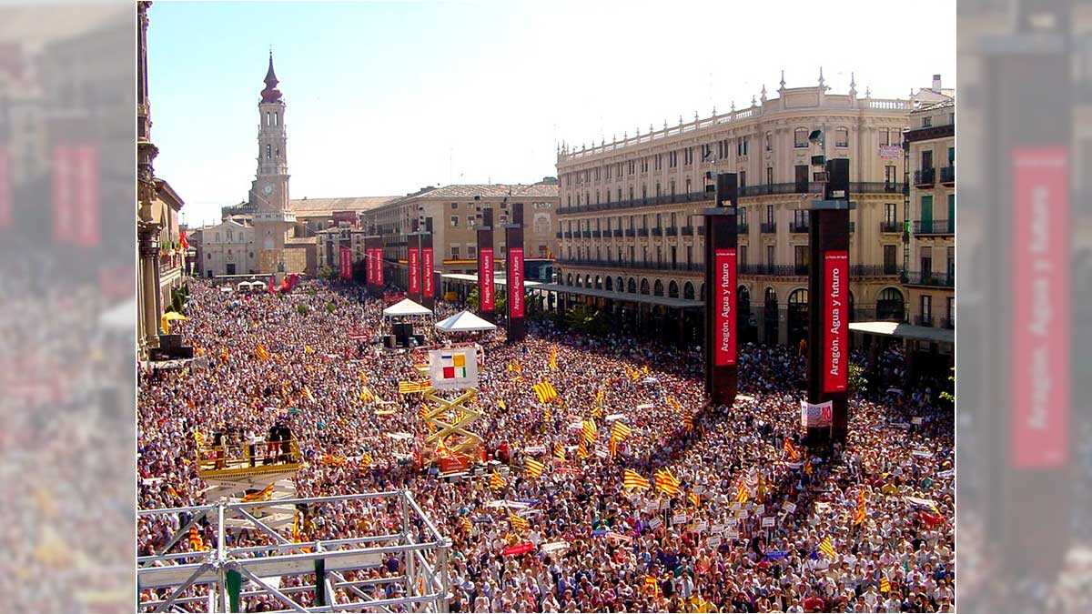 25年前的阿拉贡：近30万人挤满皮拉尔广场，度过反对调水的历史性一天