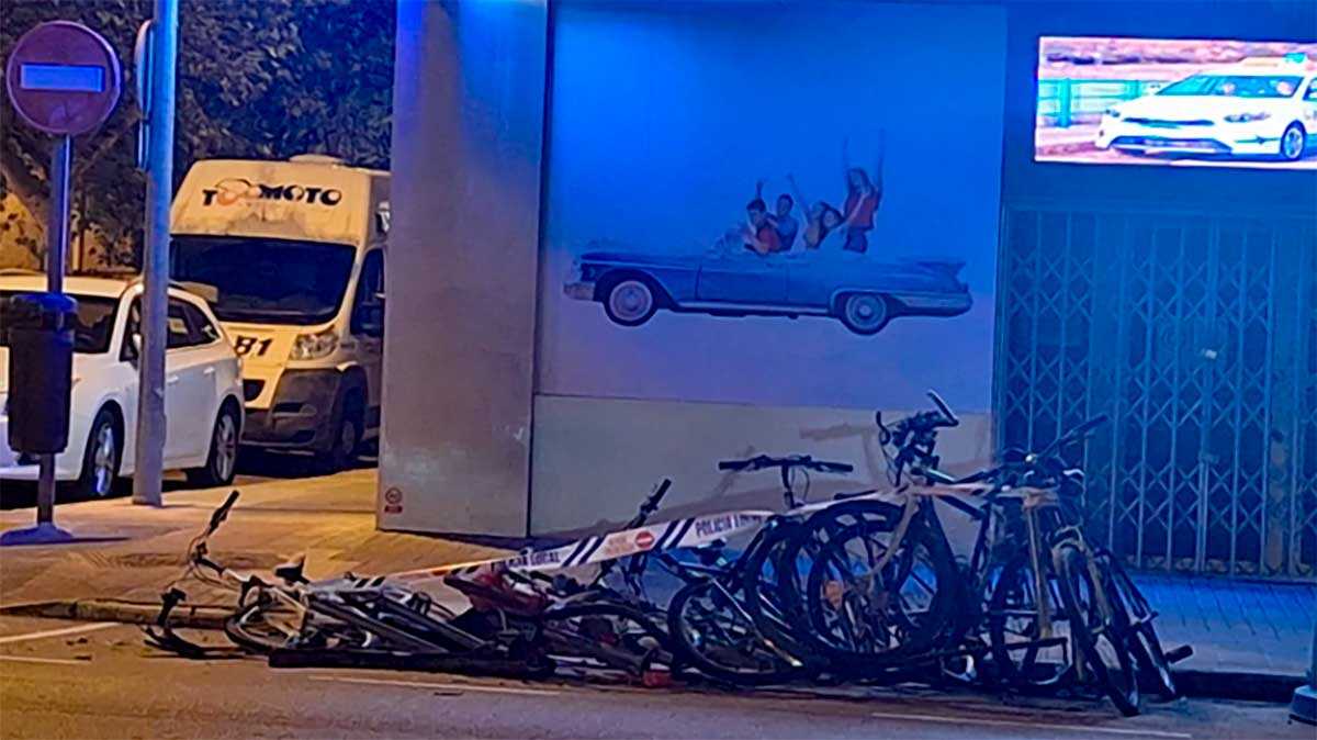 在韦斯卡撞上自行车停车架后逃逸，警方通过监控锁定肇事者