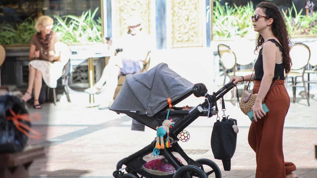 产后不为人知的一面：萨拉戈萨聚焦母亲心理健康