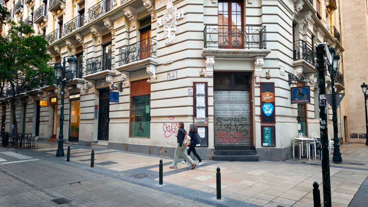 萨拉戈萨唐海梅一世街知名街角酒吧或将重焕生机：现出租