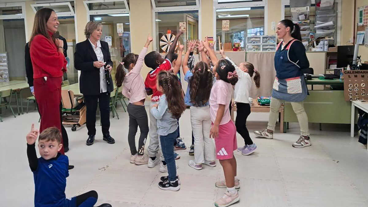 萨拉戈萨马克思兄弟小学安装风扇，但仍有部分空间待改善空调