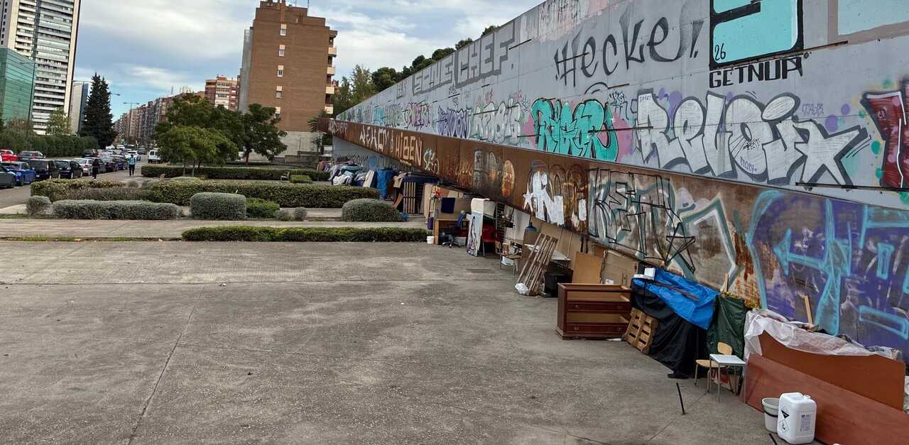 卡斯蒂略·帕洛马尔公园旁的临时聚居点不断扩大，引发德利西亚斯居民担忧