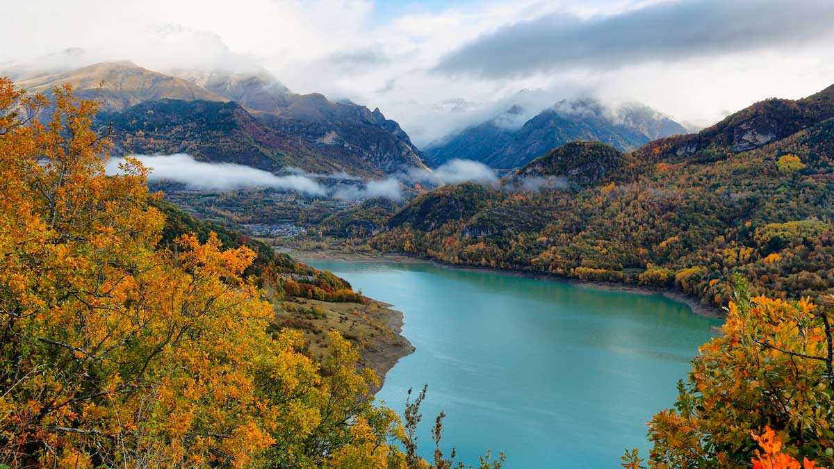 秋日阿拉贡比利牛斯山之旅：特纳谷村庄最美的一面
